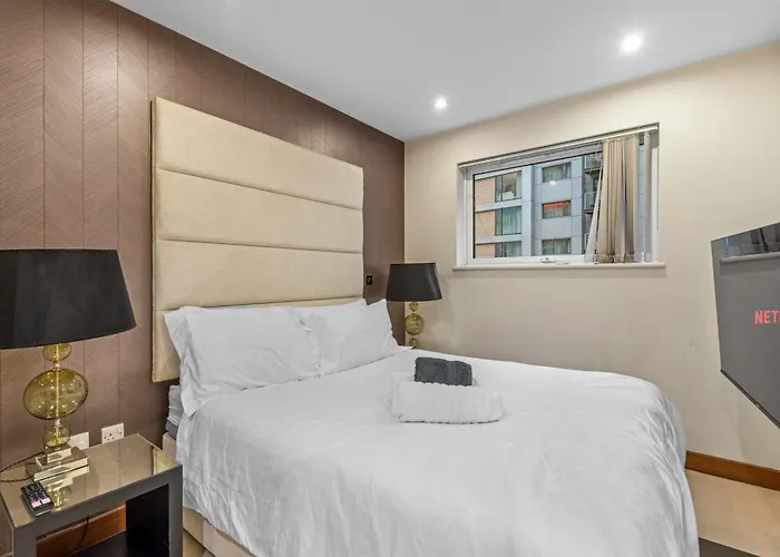 Londwell, Chelsea Living, Central Flat With Balcony
