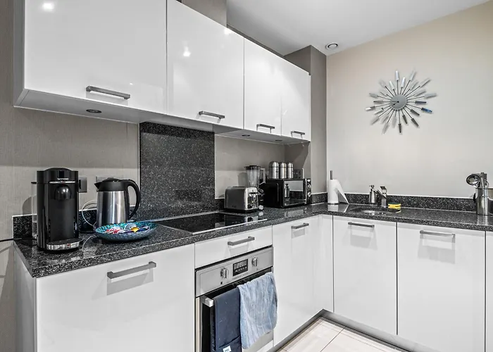 Londwell, Chelsea Living, Central Flat With Balcony
