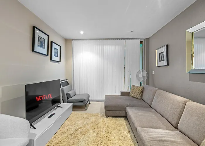 Londwell, Chelsea Living, Central Flat With Balcony